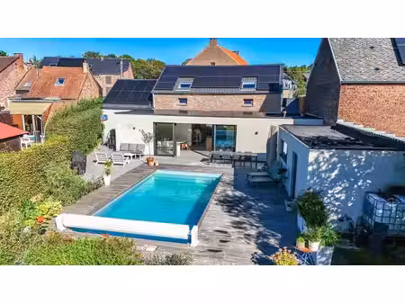 splendide propriété avec piscine et garage !