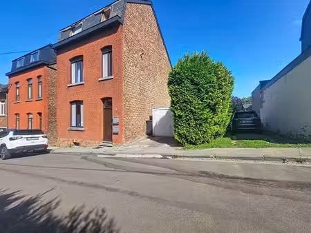 charmante maison 3/4 chambres rénovée avec terrain à bâtir.