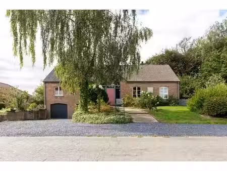 belle maison 4 façades avec jardin et double garage