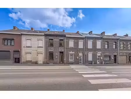 bonne maison a moderniser avec jardin et garage