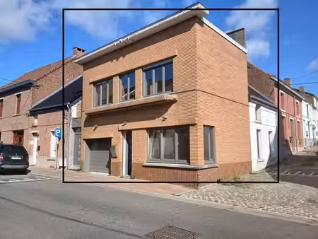 belle maison rénovée avec grand jardin et garage