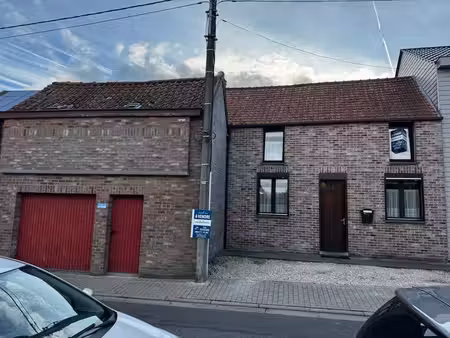maison de ville avec garage à rafraichir