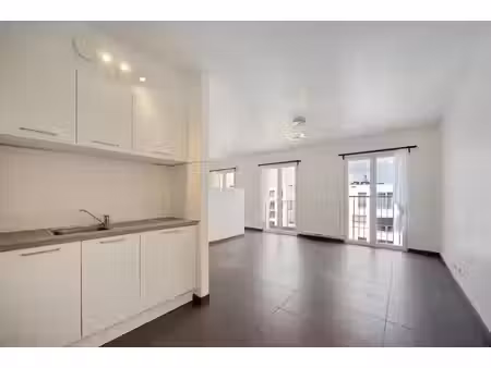 studio penthouse avec vue sur tour & taxis à vendre