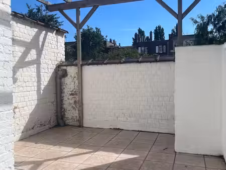 studio au rdc avec terrasse ds petite copro faible charges