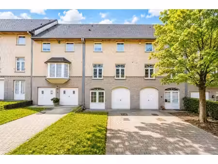 maison unifamiliale (3ch/3sdb/1bu/ch) garage et jardin