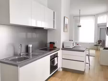 cinquantenaire / tongres – duplex rdc/sous-sol 70 m²
