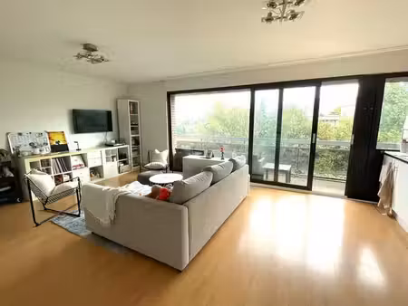 studio ensoleillée avec terrasse et cave