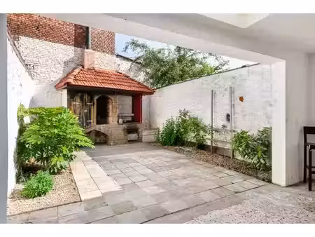 maison unifamiliale rénovée avec 3 chambres et jardin de vil