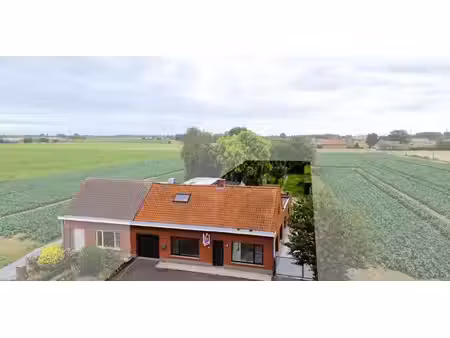 halfopen woning met 4 slaapkamers  garage en landelijke verzichten in elverdinge