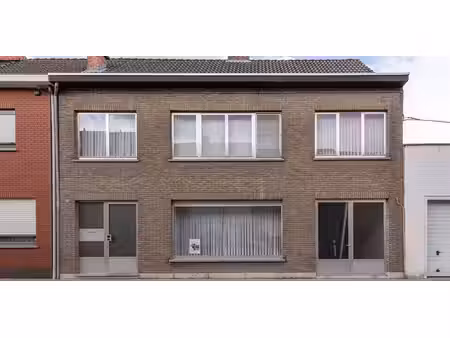 ruime woning met 4 slaapkamers en garage