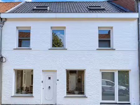volledig gerenoveerde  energiezuinige woning met 4 slaapk...