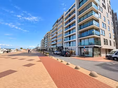 espace commercial d'angle en emplacement de choix sur la zee