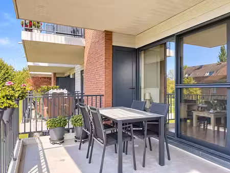 appartement lumineux avec terrasse spacieuse et vue sur verd