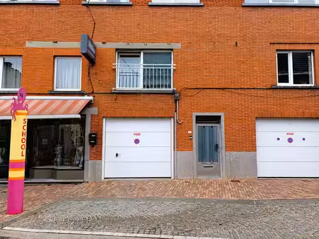 gesloten bebouwing met garage op wandelafstand van centru...