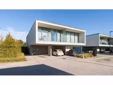 mooi appartement op de eerste verdieping van nummer 8 in ...