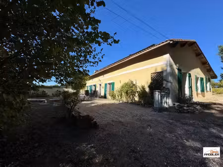 belle maison en pierre – 5 chambres – piscine – panneaux solaires – 3 708 m² de terrain