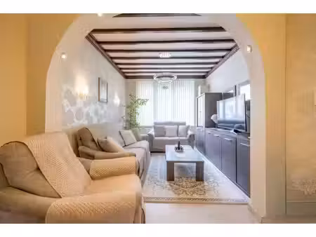 spacieuse maison avec 5 chambres et 2 salles de bains