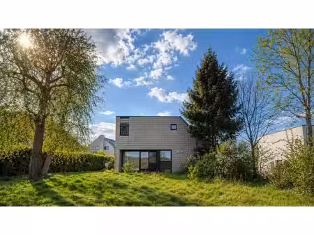 architecturale woning met unieke vergezichten in het land...
