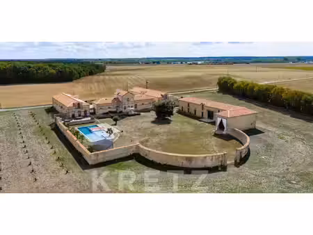 corps de ferme avec jardin et piscine la rochelle (17)