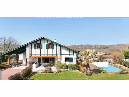 maison avec piscine et terrasse mouguerre (64)