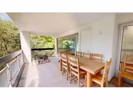 chant d'oiseau: bel appartement 1 chambre +/- 75m2