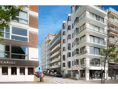appartement contemporain bénéficiant d'une vue latérale m...