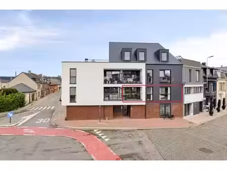appartement récent de deux chambres avec place de parking