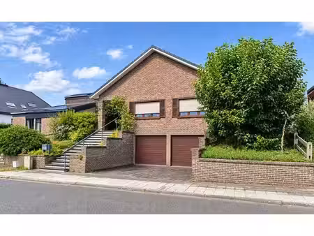 ruime en degelijke woning met 4 slaapkamers en dubbele in...