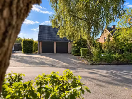 charmante maison 3 chambres avec double garage dans un clos