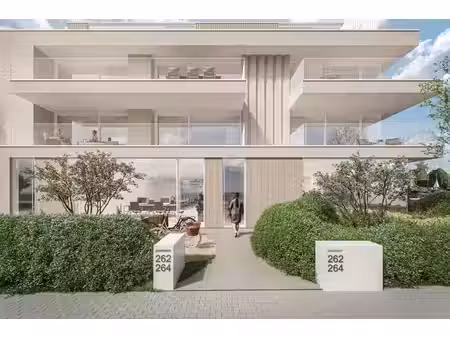 grand local commercial ou de bureaux d'environ 234 m²