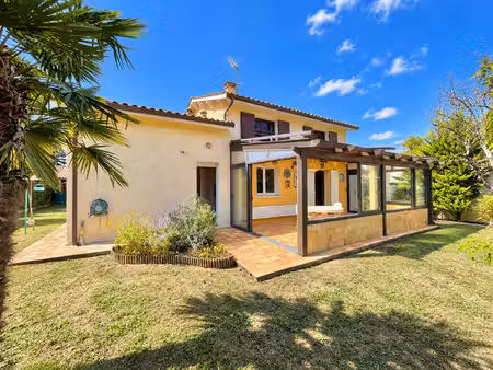 maison de 8 pièces principales sur 617 m2 de terrain avec ga
