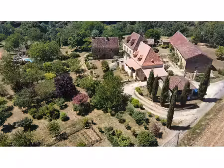 excideuil - domaine et ses gîtes avec belle vue depuis son parc arboré
