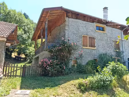 maison à rénover avec grange et jardin