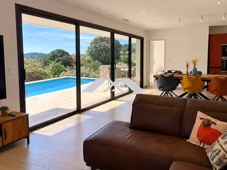 villa contemporaine de plain-pied avec piscine les mages