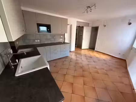 location appartement 3 pièces 42 m² à ollioules (83190)