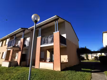 mazeres : appartement t3 avec balcon et parkings en residence securisee