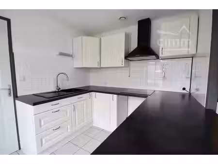 appartement f3 avec terrasse cave et parking