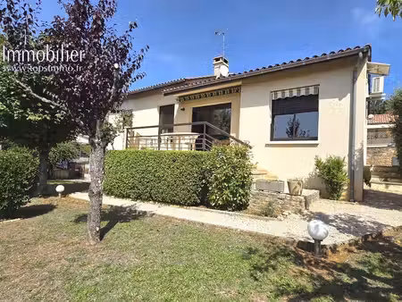 maison pavillonnaire avec sous-sol total et jardin arboré
