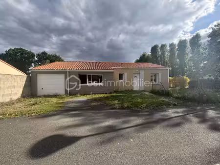 maison de 80 m² à yzernay