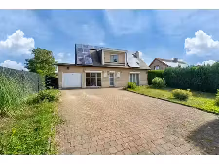 spacieuse villa 4 chambres avec garage et jardin