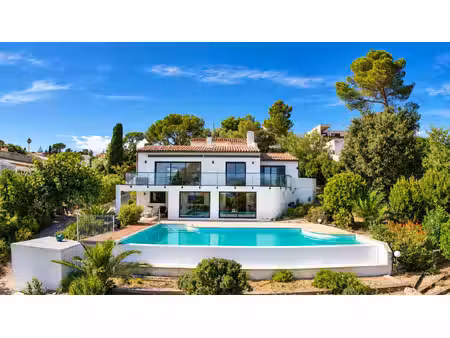villa saint aygulf 6 pièce(s) 177 m2