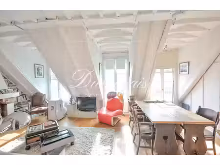75004 paris - jolie 3 pièces avec balcons et ascenseur