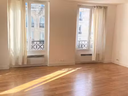 2 pièces loué vide rue du temple paris 3eme