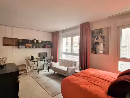 studio loué meublé rue murillo paris 8eme
