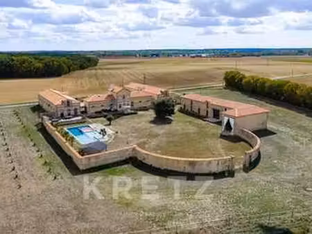 vente longère et corps de ferme piscine à la rochelle (17000) : à vendre piscine / 396m² l