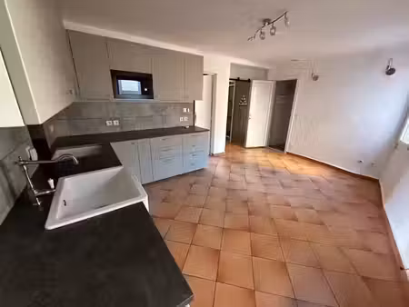 location appartement 3 pièces 42 m² à ollioules (83190)  750 €