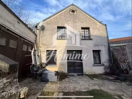 maison à rénover entièrement – beaux volumes et fort potentiel
