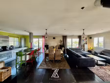 vente villa / maison t5 contemporaine avec piscine et triple