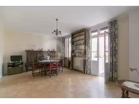 maison saint maur-adamville 80 m² avec sous-sol et dépendance