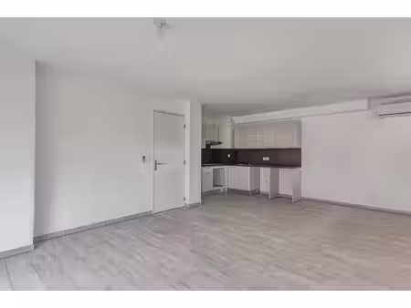 location appartement 4 pièces 84 m² à gardanne (13120)  1 176 €